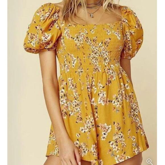 New to Posh 🍁 Flynn Skye Justine Mustard Springs Floral Smock Sleeve Romper XS - Picture 2 of 4